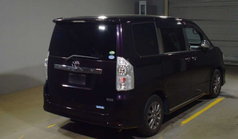 TOYOTA VOXY 2012 full