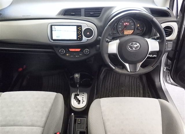 TOYOTA VITZ 2011 full