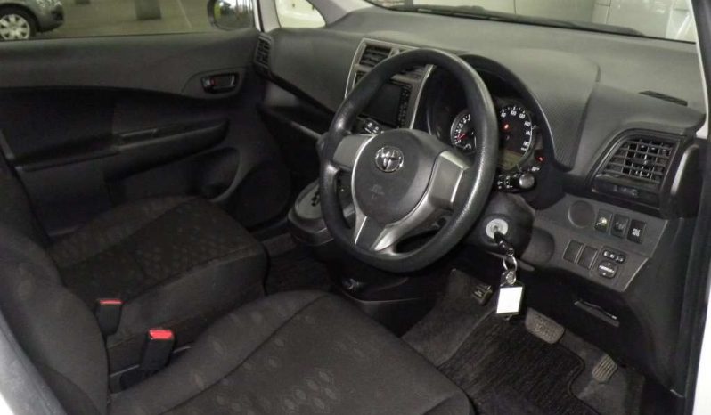 TOYOTA RACTIS 2011 full