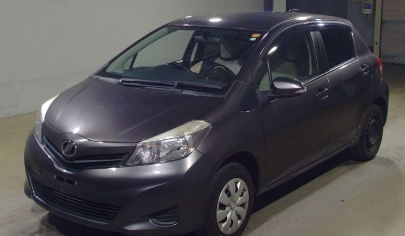 TOYOTA VITZ 2013 full