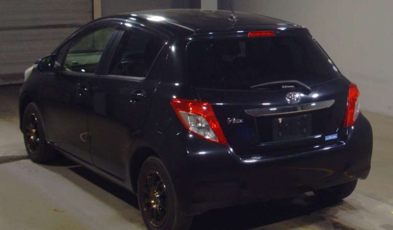 TOYOTA VITZ 2012 full