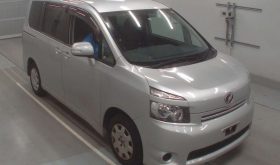 TOYOTA VOXY 2009