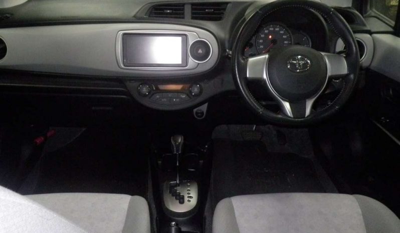 TOYOTA VITZ 2011 full