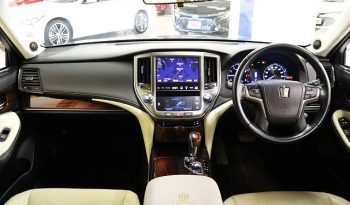 TOYOTA CROWN ROYAL SALOON 2013 full