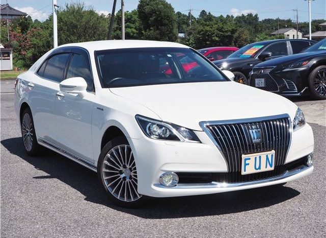 TOYOTA CROWN MAJESTA 2017 full