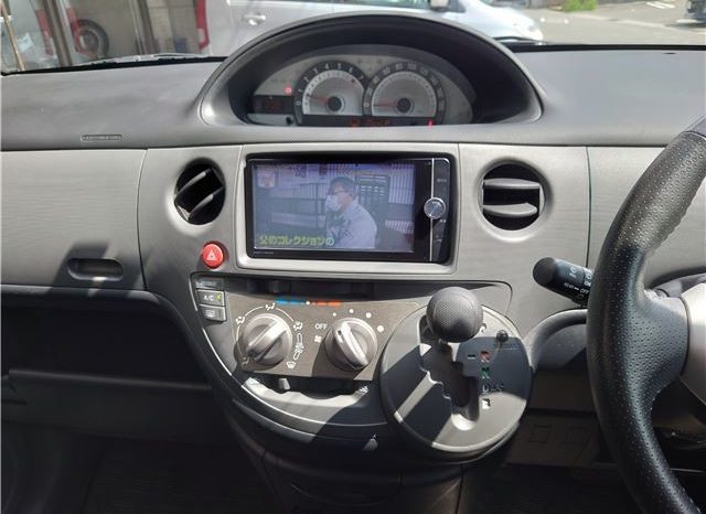 TOYOTA SIENTA 2012 full