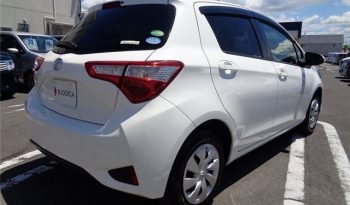 2017 TOYOTA VITZ F full