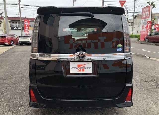 toyota Voxy  ZS 2016 full