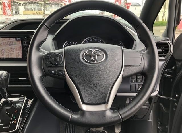 toyota Voxy  ZS 2016 full