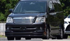 TOYOTA NOAH 2004