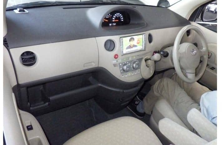 TOYOTA SIENTA 2006 full