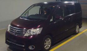 NISSAN SERENA 2010