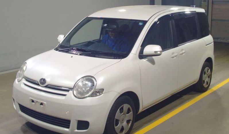 TOYOTA SIENTA 2011 full