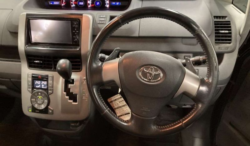 TOYOTA VOXY 2008 full