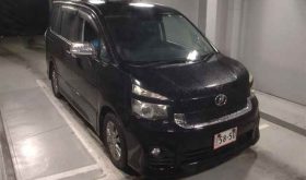 TOYOTA VOXY 2011