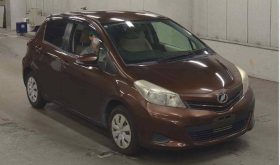 TOYOTA VITZ 2013