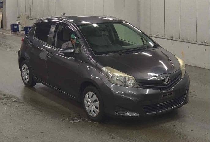 TOYOTA VITZ 2012 full