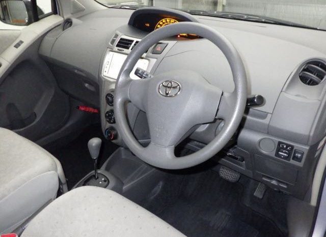 TOYOTA VITZ 2010 full