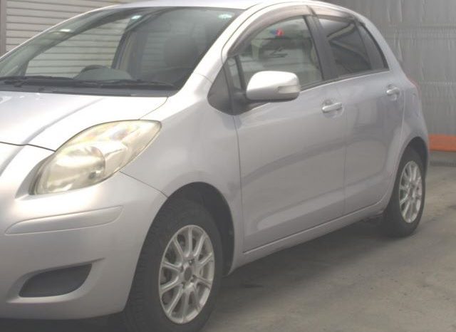 TOYOTA VITZ 2010 full