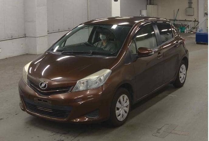 TOYOTA VITZ 2013 full