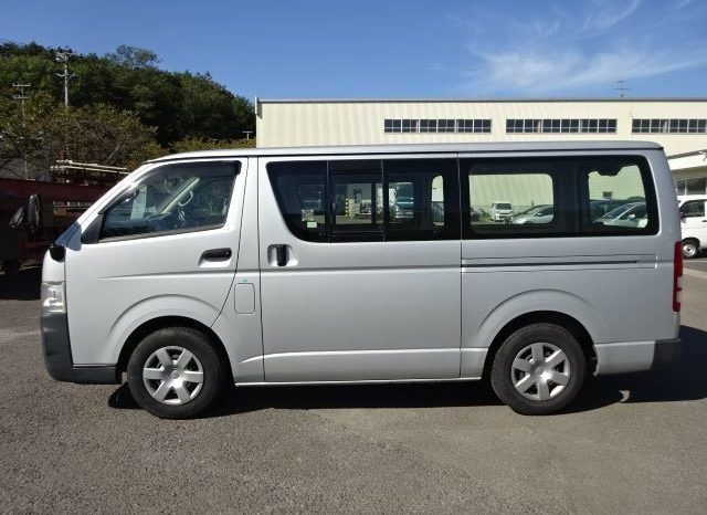 TOYOTA HIACE VAN full