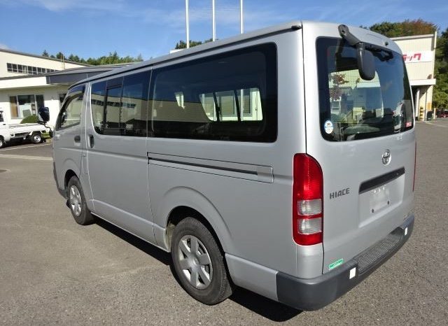 TOYOTA HIACE VAN full