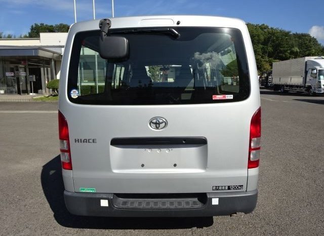 TOYOTA HIACE VAN full