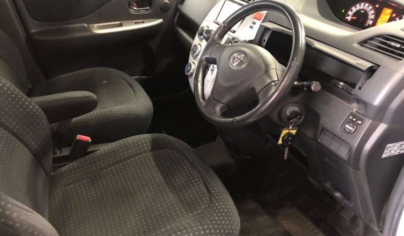 TOYOTA RACTIS full