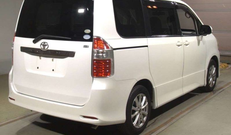 TOYOTA NOAH full