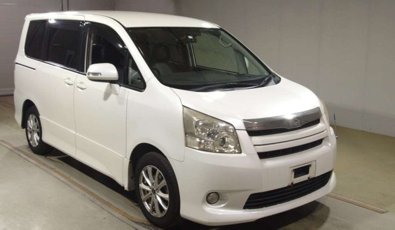 TOYOTA NOAH full