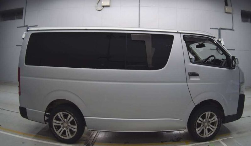 TOYOTA HIACE VAN full