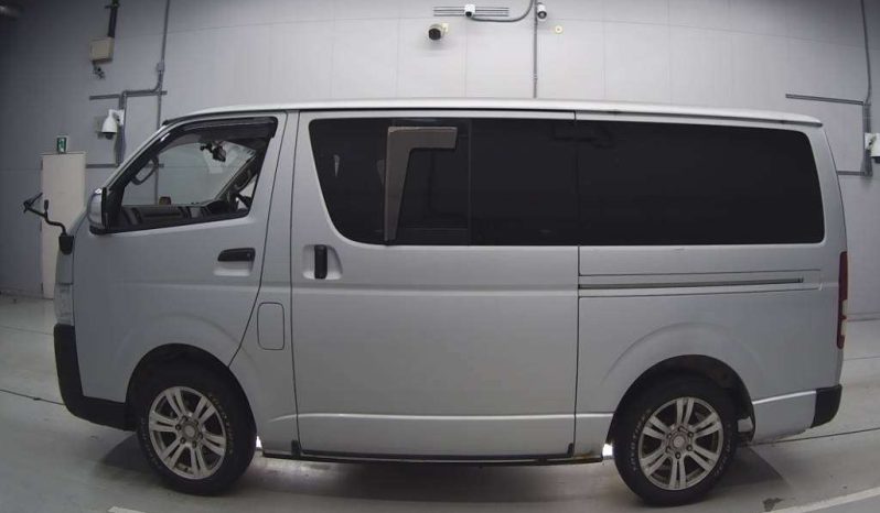 TOYOTA HIACE VAN full