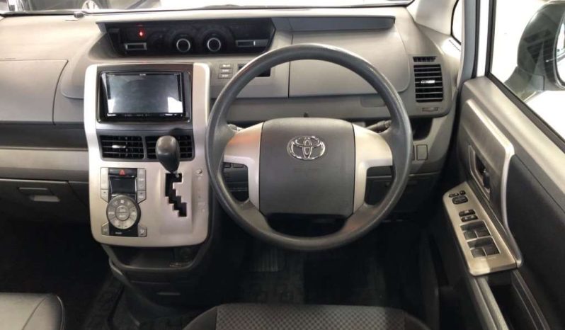 TOYOTA NOAH full