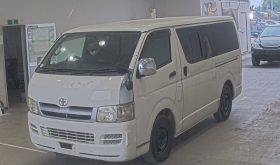 TOYOTA HIACE