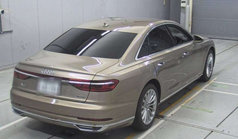 AUDI Q8 full