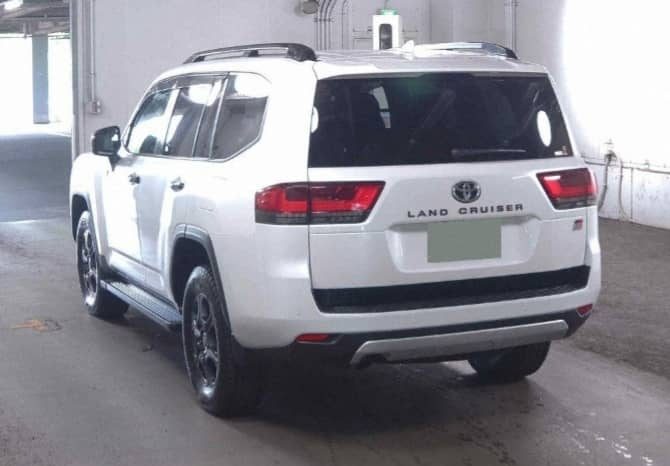 TOYOTA LAND CRUISER GR SPORTS full