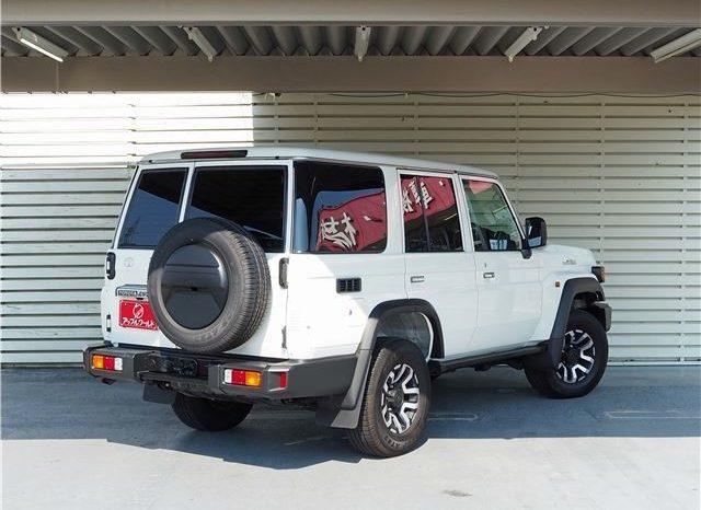 TOYOTA LAND CRUISER 70 full