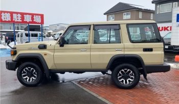 TOYOTA LAND CRUISER 70 full