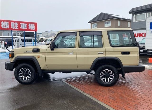 TOYOTA LAND CRUISER 70 full