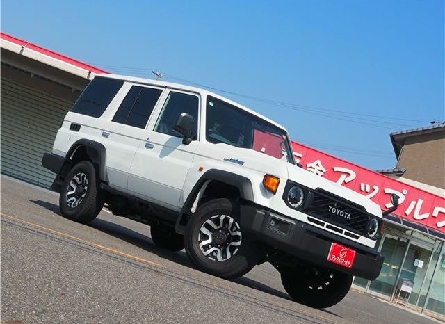 TOYOTA LAND CRUISER 70 full