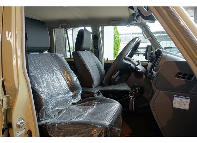 TOYOTA LAND CRUISER 70 full