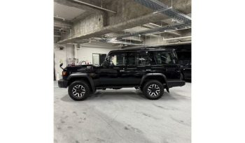 TOYOTA LAND CRUISER 70 full