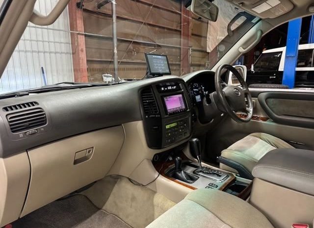 TOYOTA LAND CRUISER 100 full