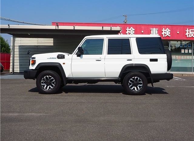 TOYOTA LAND CRUISER 70 full