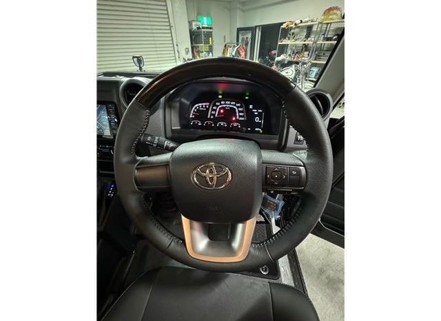 TOYOTA LAND CRUISER 70 full