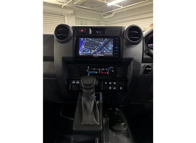 TOYOTA LAND CRUISER 70 full