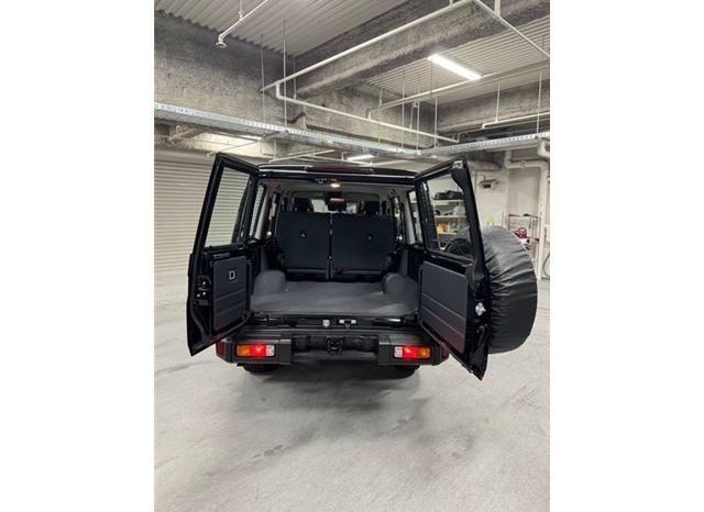 TOYOTA LAND CRUISER 70 full