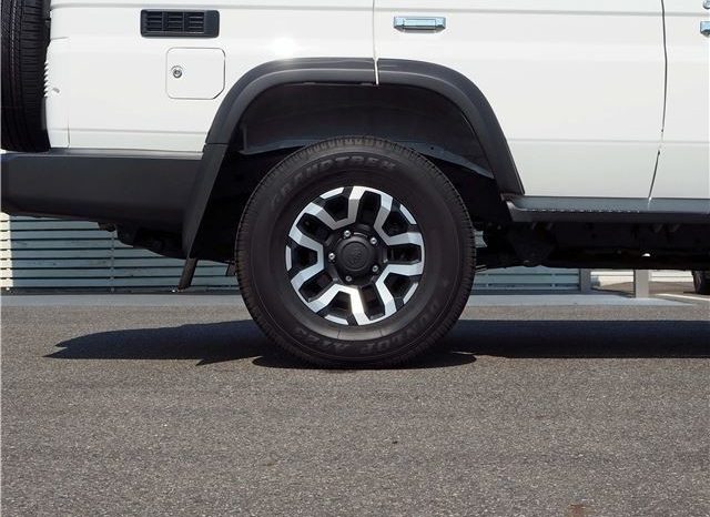 TOYOTA LAND CRUISER 70 full