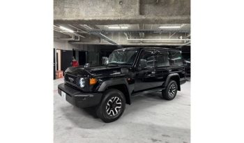 TOYOTA LAND CRUISER 70 full