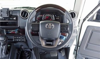 TOYOTA LAND CRUISER 70 full